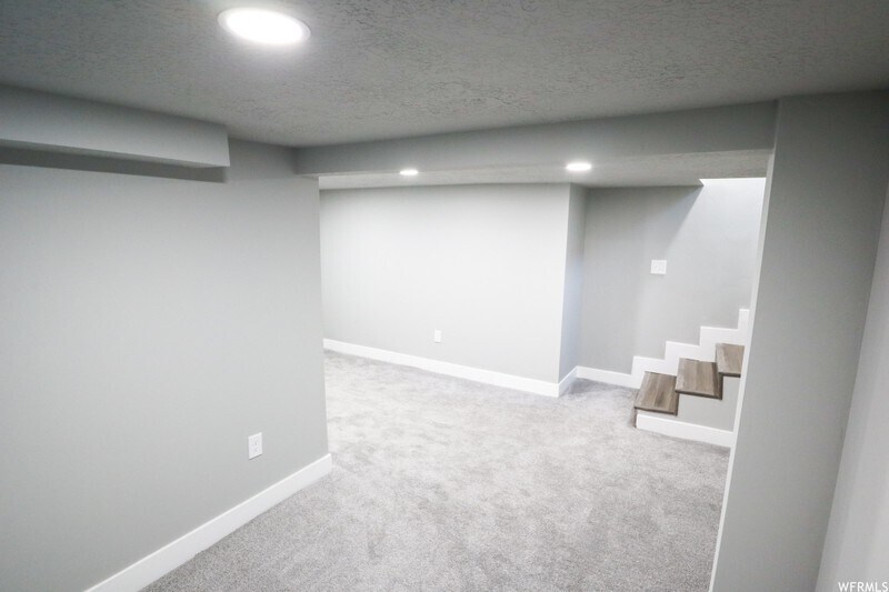 Building Photo - 948 E Atkin Ave