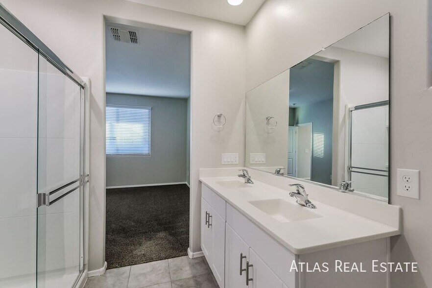 Building Photo - 10695 W Dickerson Dr