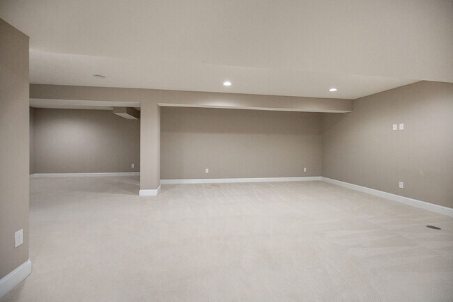 Building Photo - 2457 Woodhawk Ln