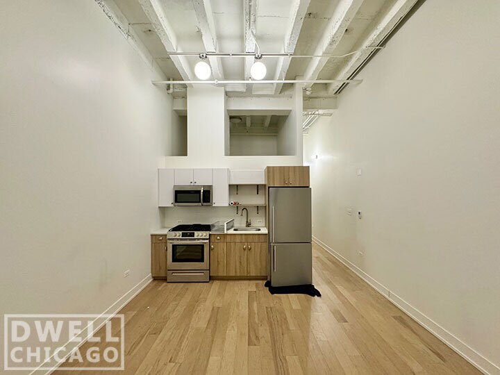 Building Photo - 20 E Adams St