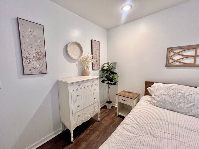 Building Photo - 707 Bagwell Ct