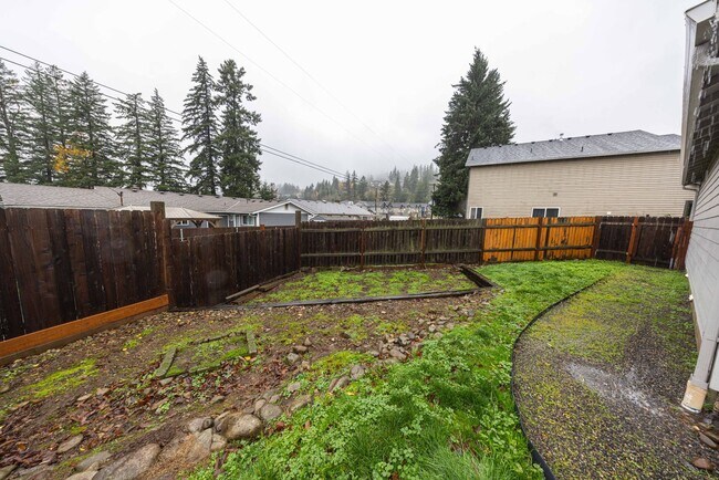 Building Photo - Three bedr. one level home in Washougal - Fenced yard