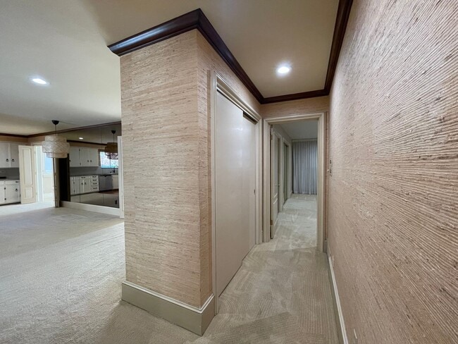 Building Photo - Gorgeous Mid-Century Modern Home Adjacent to BYU