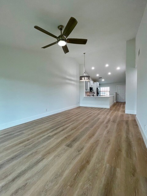 Building Photo - 102 Pinecrest Cir