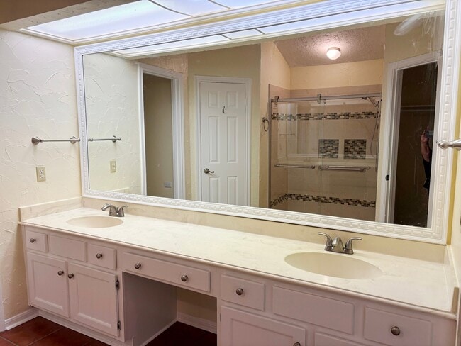 Building Photo - 16806 Ashmoor Way