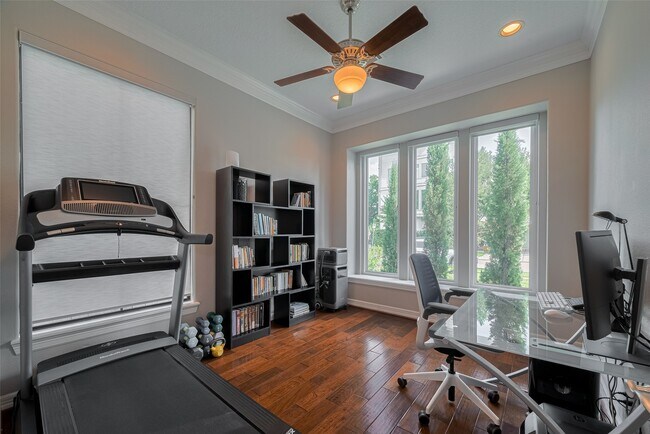 Building Photo - 4006 Lanark Ln