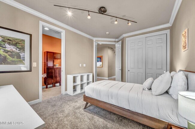 Building Photo - 1520 Taos Ln