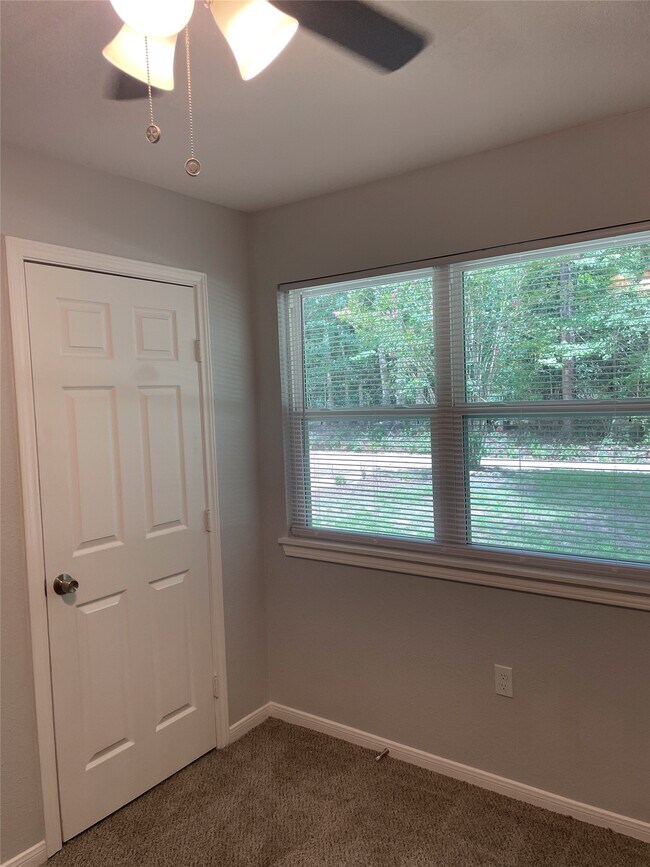 Building Photo - 250 McBride Trl