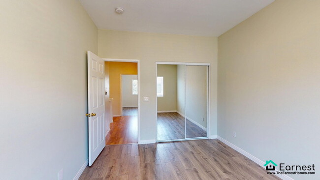 Building Photo - Bright & Stylish 4BR Townhouse with Privat...