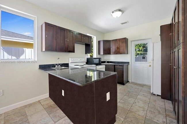 Building Photo - 8861 SW 127th Terrace