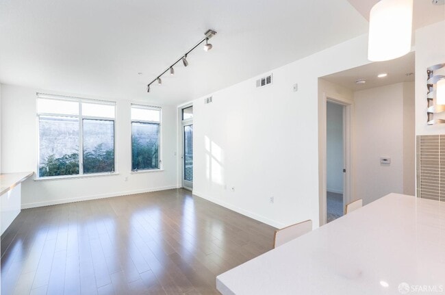 Building Photo - 2655 Bush St