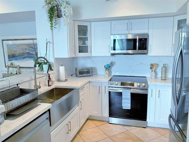 Building Photo - 2080 S Ocean Dr