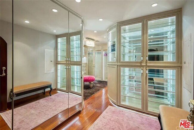 Building Photo - 6005 William Bent Rd