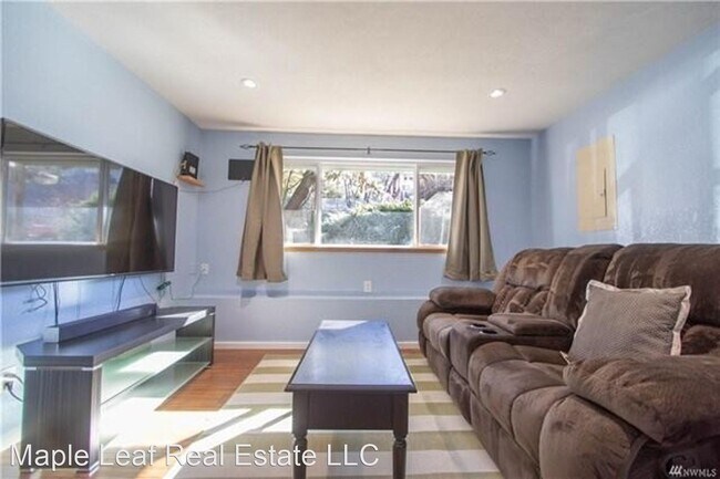 Building Photo - 4 br, 2.5 bath House - 4107 23rd Ave SW