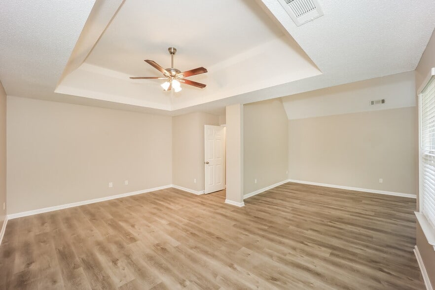 Building Photo - 9307 Deer Crossing Dr