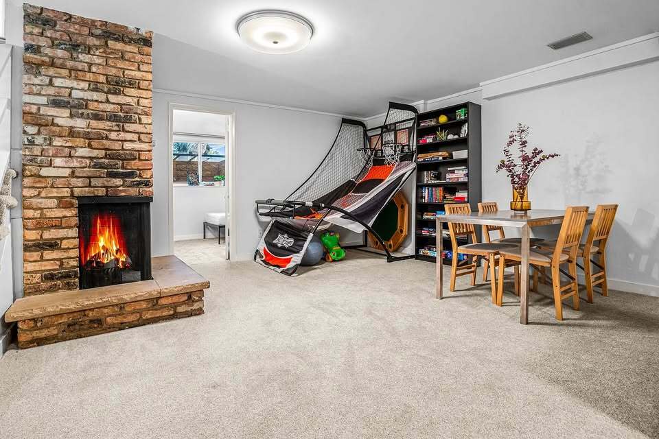 Building Photo - 4025 Chowen Ave S