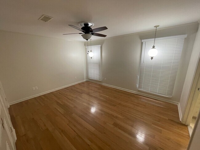 Building Photo - 607 Claymore Dr