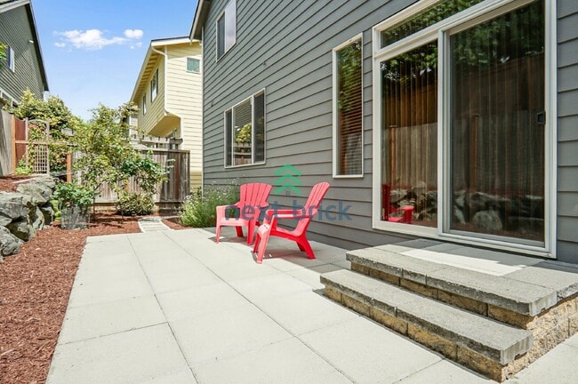 Building Photo - Stunning 3-Bedroom, 3.5-Bathroom Home in Desirable Woodinville