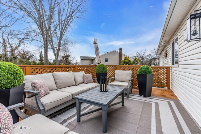 Building Photo - 2412 Homestead Ave