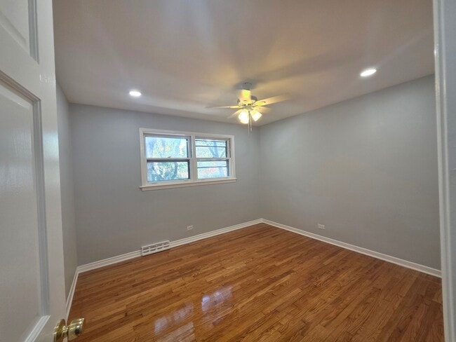 Building Photo - 2623 W Arthur Ave