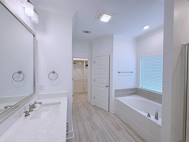 Building Photo - 10263 Alderman Dr