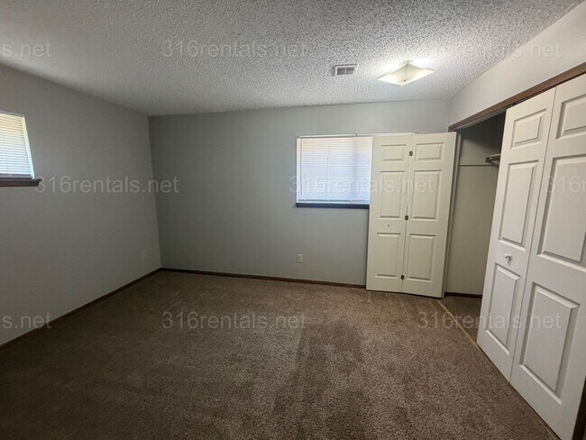 Building Photo - 729 Westhaven Dr