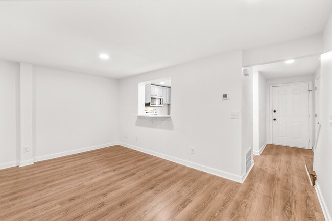 Building Photo - 9726 Old Gate Dr