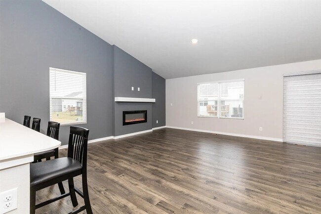 Building Photo - 1065 Waukee Ave