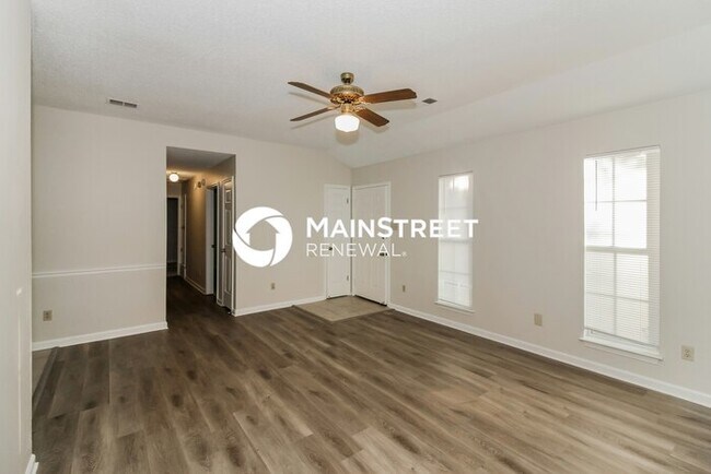 Building Photo - 3 Bedroom Pet-Friendly Home in memphis, TN with Main Street Renewal