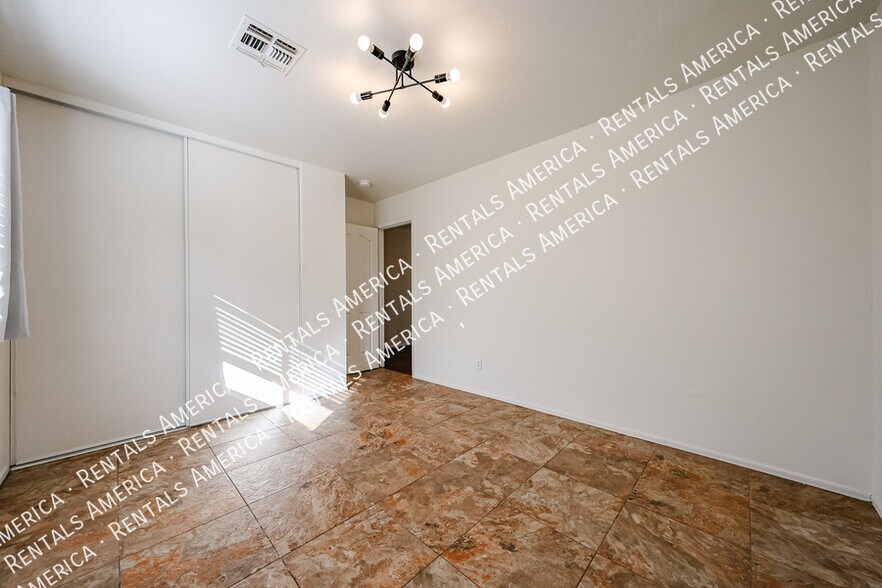 Building Photo - 6175 S Sharon Ct