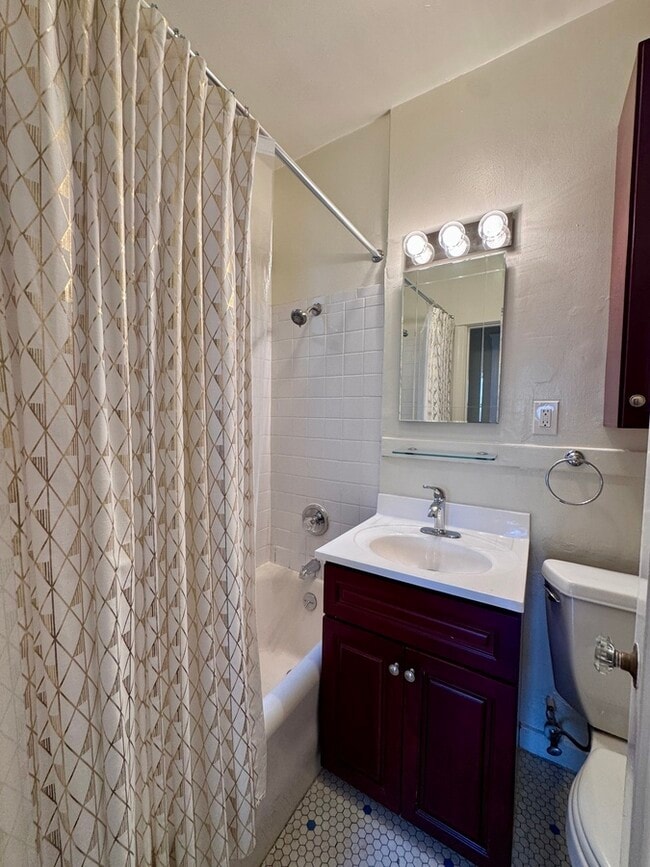 Building Photo - 2841 Sacramento St