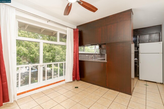 Building Photo - 2345 Paloma Ct