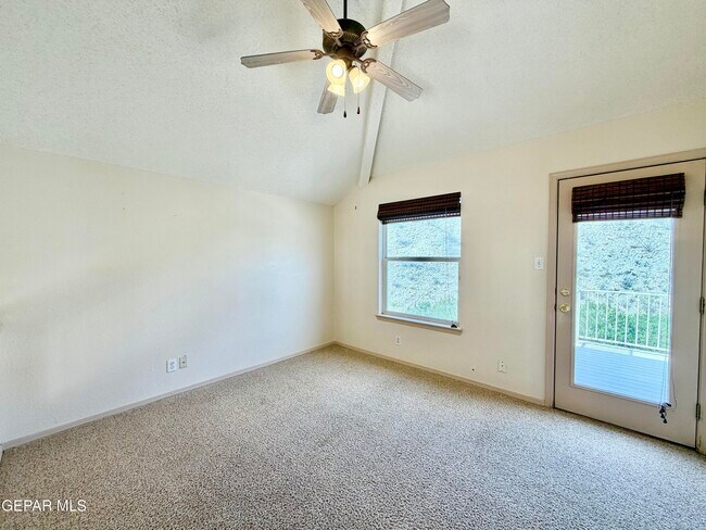 Building Photo - 1013 Via De La Paz Dr