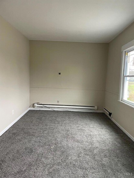Building Photo - 1471 Kress Rd