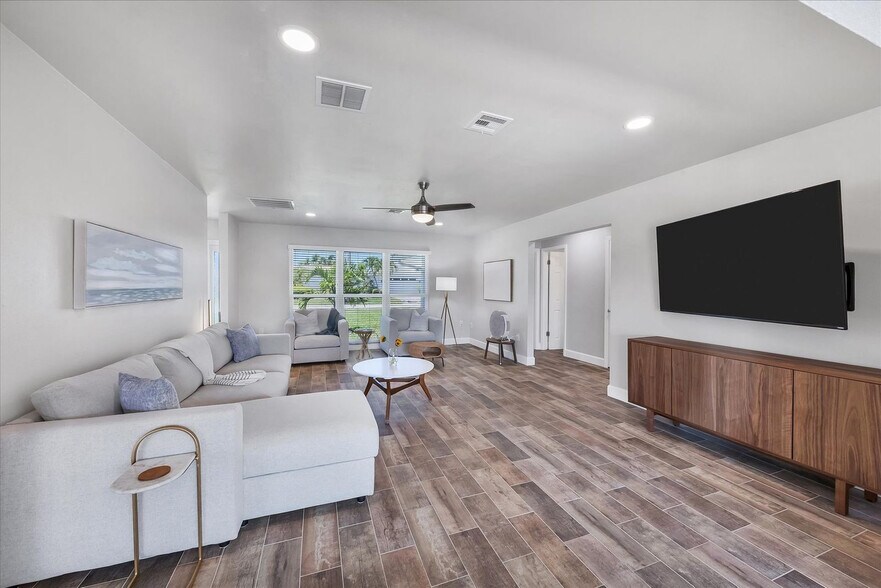 Building Photo - 510 Matares Dr