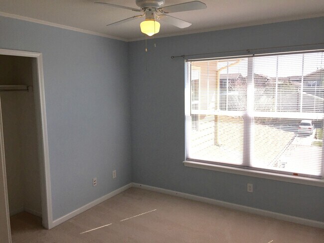 Building Photo - Stunning 4 Bedroom Home In Cross Creek area of Aurora