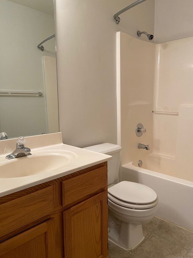 Building Photo - Condominium in FoxPointe