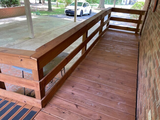 Building Photo - Beautiful 2 Bed, 2 Bath home located in Seagrove. (Handicap accessible)