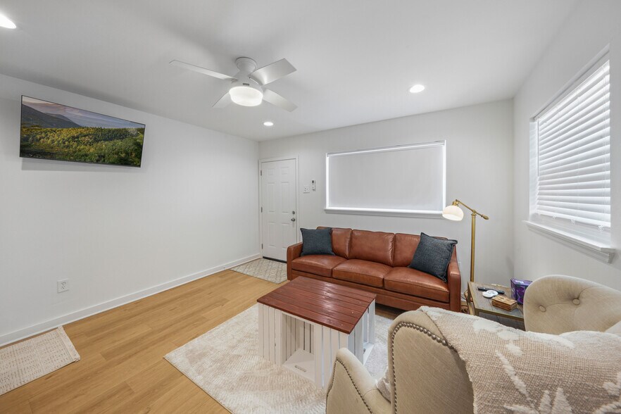 Building Photo - 2927 Nicholson Dr