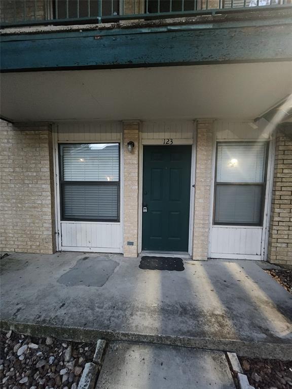 Building Photo - 1624 Aquarena Springs Dr