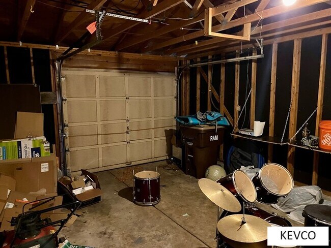 Building Photo - Large Home with Excellent Backyard and Patio