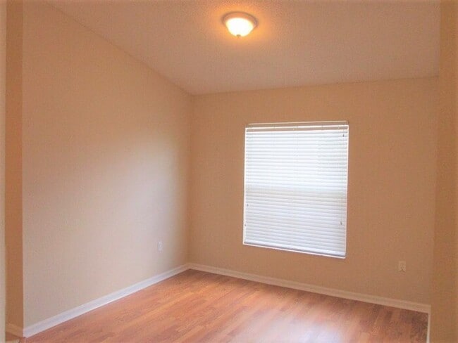 Building Photo - 7881 Manor Dr
