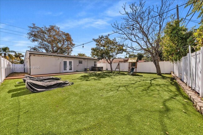 Building Photo - 5157 NE 6th Ave