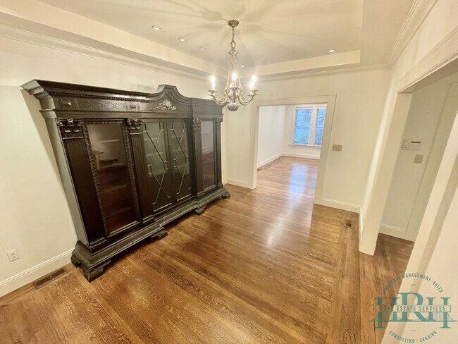 Building Photo - 1262 Sacramento St