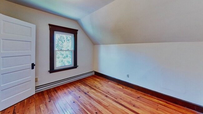 Building Photo - [In-Unit Laundry; Garden] Townhouse-Style Living, with Historical Details & Parking!