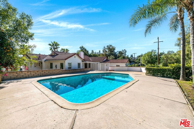 Building Photo - 10440 Johanna Ave