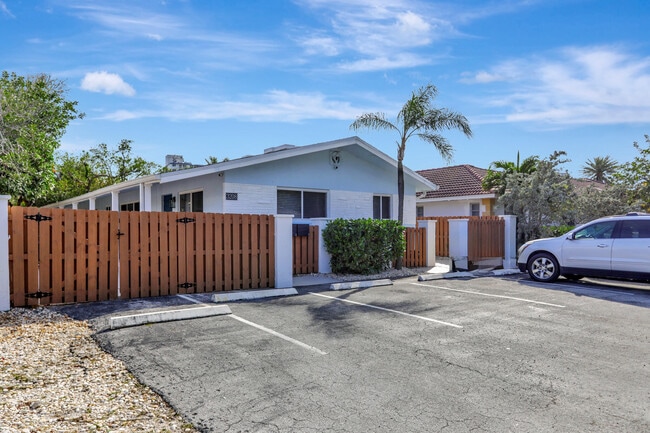 Building Photo - 3208 Marine Dr