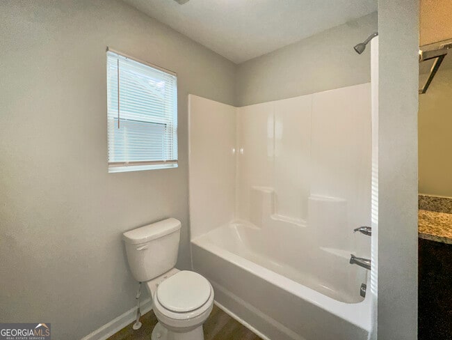 Building Photo - 230 Daisy Cir