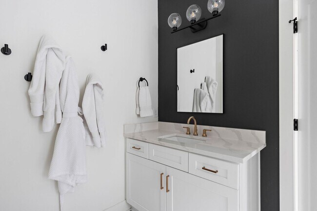 Building Photo - Stylish East Nashville Home with Open Layo...