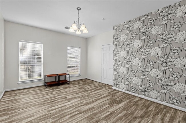 Building Photo - 5641 Roswell Rd